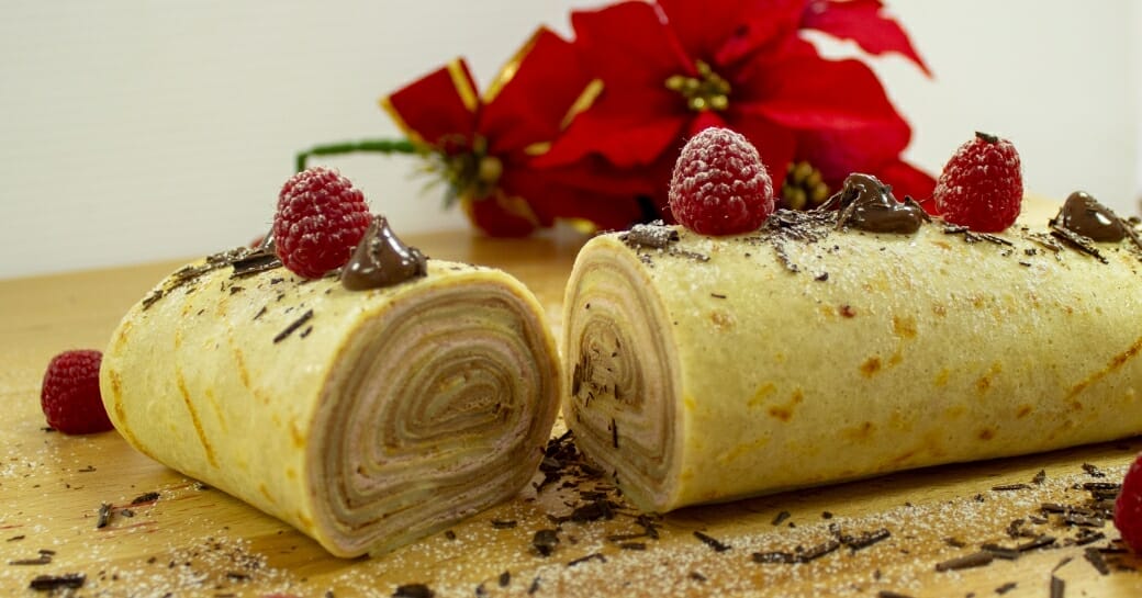 Bûche de crêpes au mascarpone, choco-noisettes et framboises